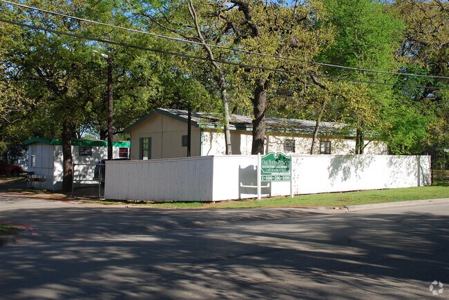 Building Photo - Oak Haven Estates