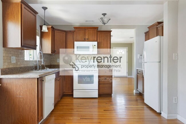 Building Photo - 983 47th Ave N