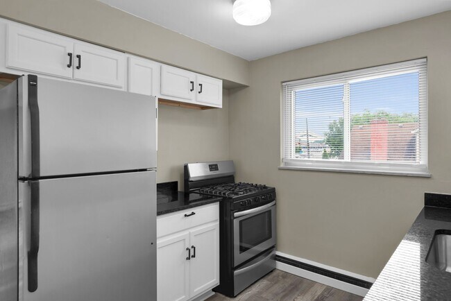 Building Photo - 3873 E Galbraith Rd