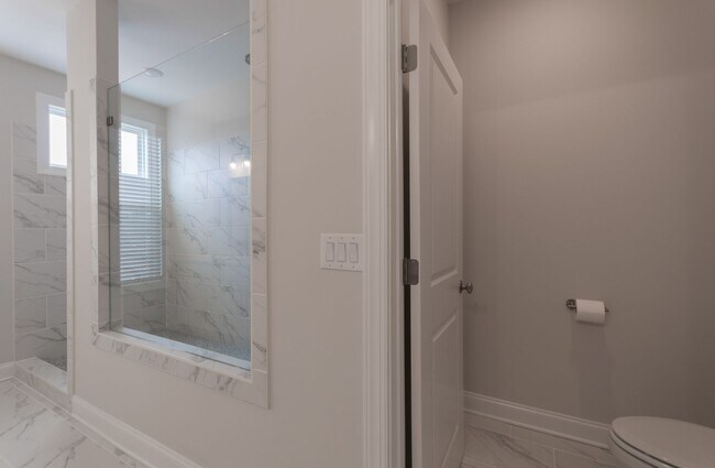 Building Photo - Immaculate, new 3BR/3.5BA townhome in The Maxwell community in Alpharetta GA.