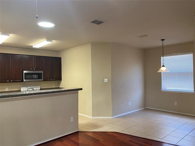 Building Photo - 1716 River Oaks Dr