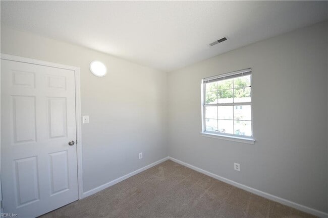 Building Photo - 102 Pelican Cove