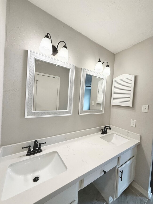 Building Photo - 4223 Amir St