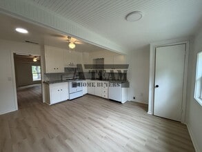 Building Photo - Charming Fully Remodeled 2 Bedroom 1 Bath Athens