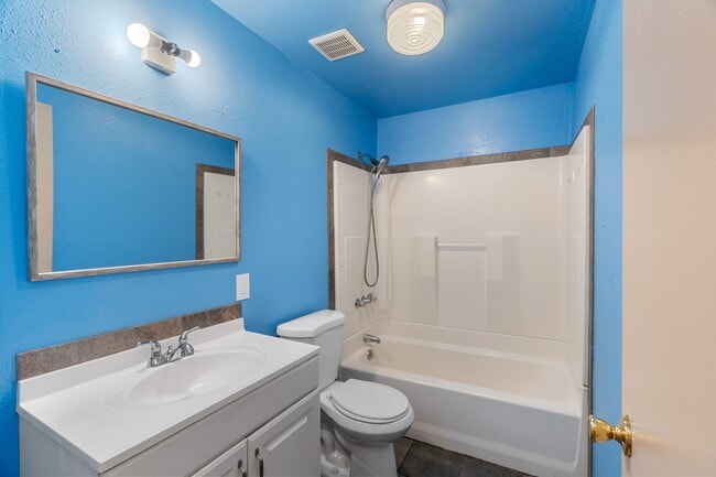 Building Photo - 744 W Marcy Ave