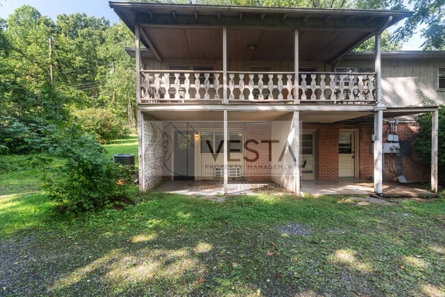 Building Photo - 121 Lyndhurst Dr