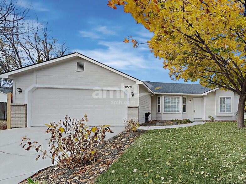 Primary Photo - 1279 N Black Wolf Ave