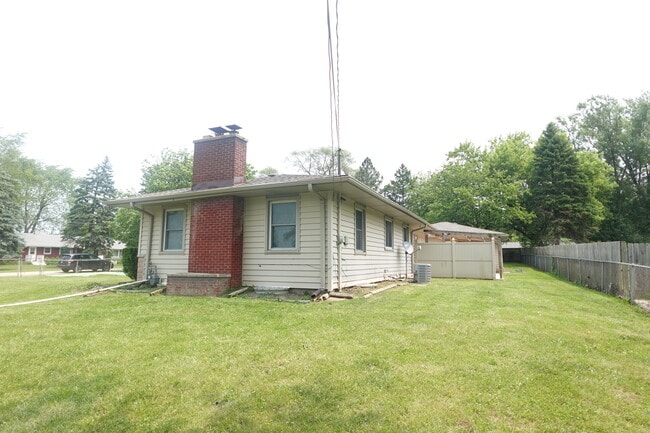 Building Photo - 3743 Country Club Ave