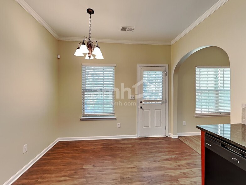 Building Photo - 144 Tyre Dr