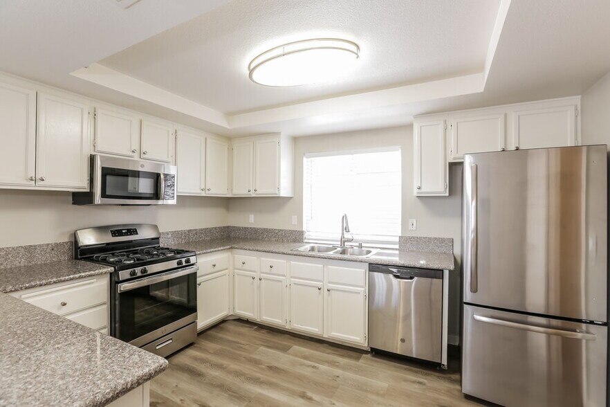 Building Photo - 7217 Chesterton Dr