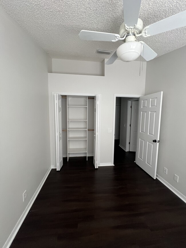 Building Photo - 563 Shoreham Ct NE