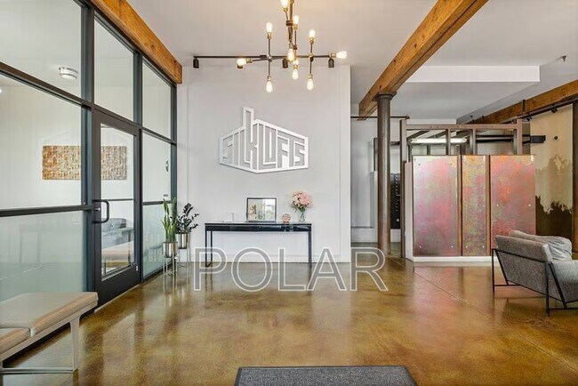 Building Photo - 154 Ave E