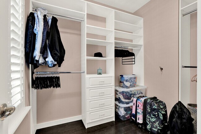 Building Photo - Stunning 3/3.5 Baldwin Park Townhome with 2-Car Garage & Upgrades Galore!