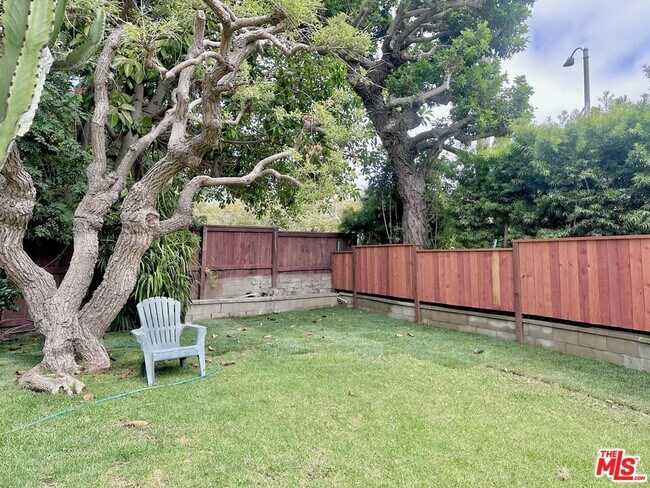 Building Photo - 2216 Meade Pl