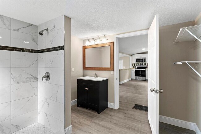 Building Photo - 15375 SE 64th Pl