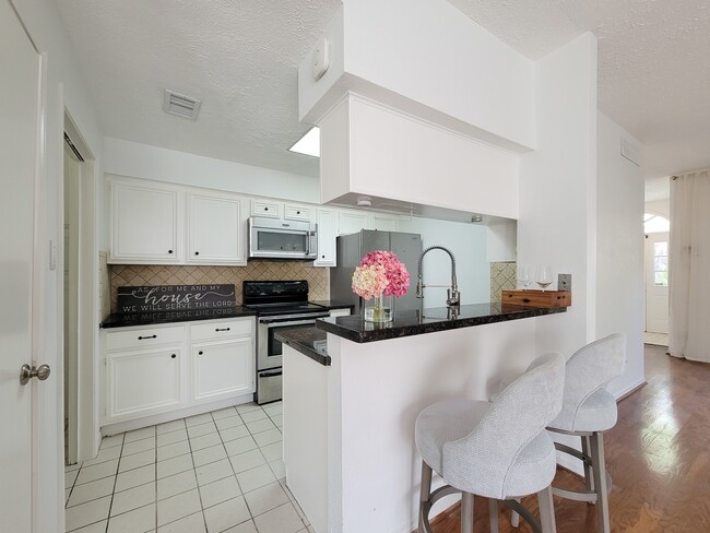 Building Photo - 2220 Bering Dr