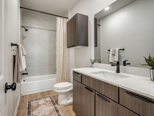 Building Photo - Glenhaven Townhomes