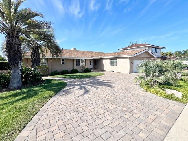 Primary Photo - Beautiful 4-Bedroom Home with Modern Upgra...