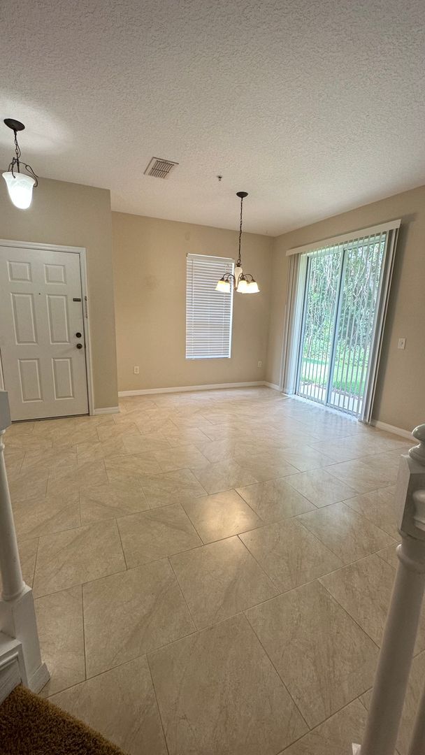 Building Photo - Spacious 3 Bed, 2.5 Bath Townhome with 2-Car Garage | Gated Tucker Oaks Community in Winter Garden