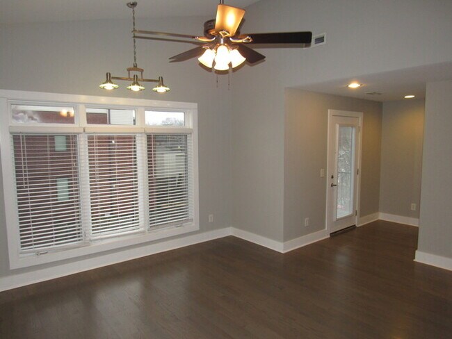 Building Photo - Germantown unit with attached 1 car garage!