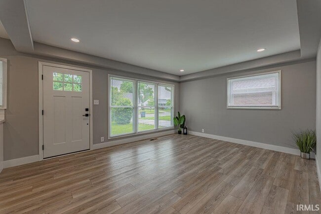 Building Photo - 2054 Conlin Ave