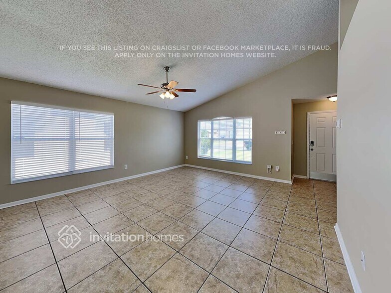 Building Photo - 2800 Falcon Crest Pl