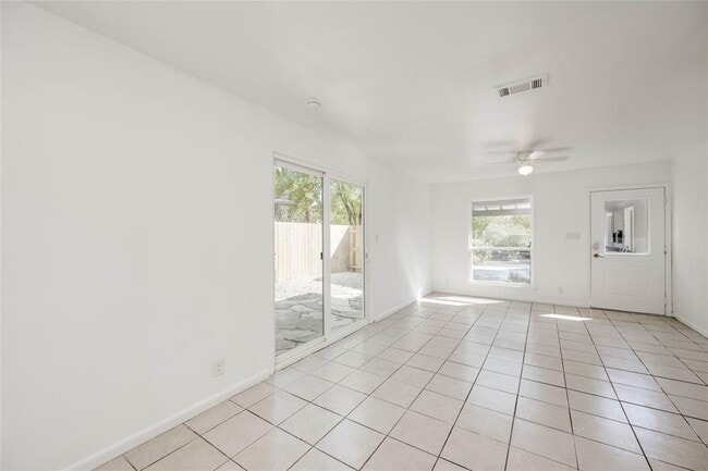 Building Photo - 3304 Dolphin Cove