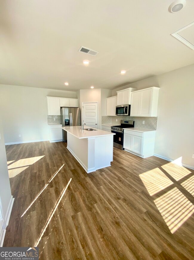 Building Photo - 256 Lauritsen Way