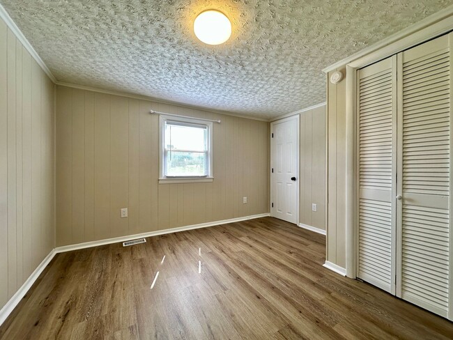 Building Photo - Charming 3 Bedroom Home for Rent – Recentl...