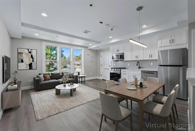 Building Photo - 110 School St