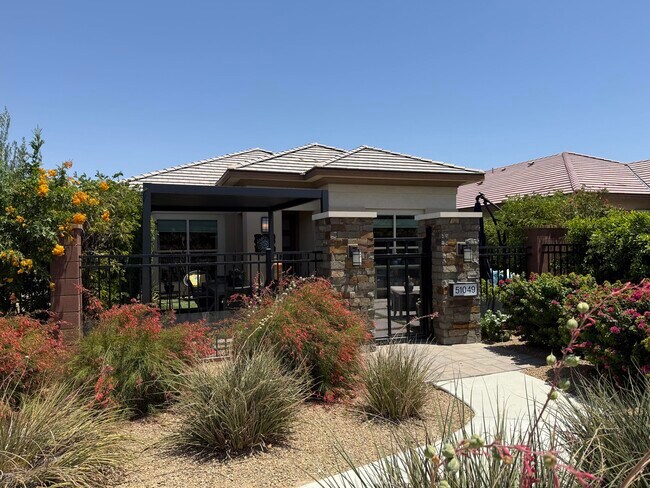Building Photo - 51049 Doubletree Ct