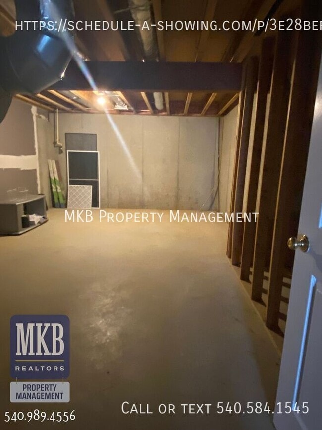 Building Photo - 5502 S Village Dr