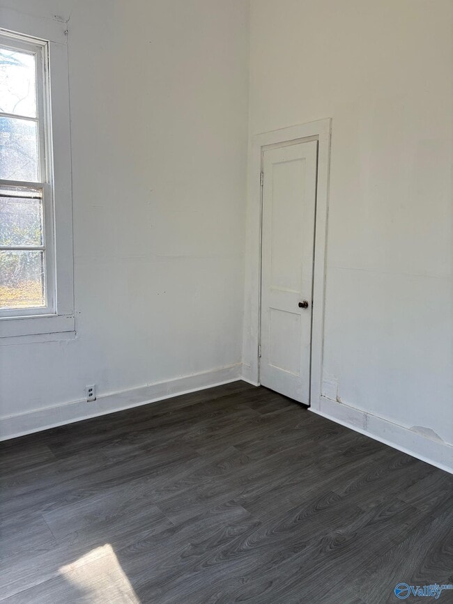 Building Photo - 14892 Smith Dr