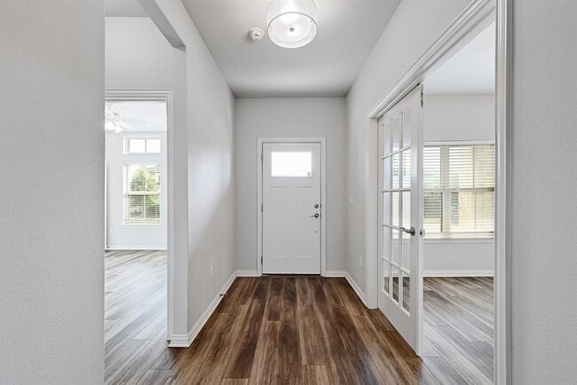 Building Photo - 8816 Mina Dr