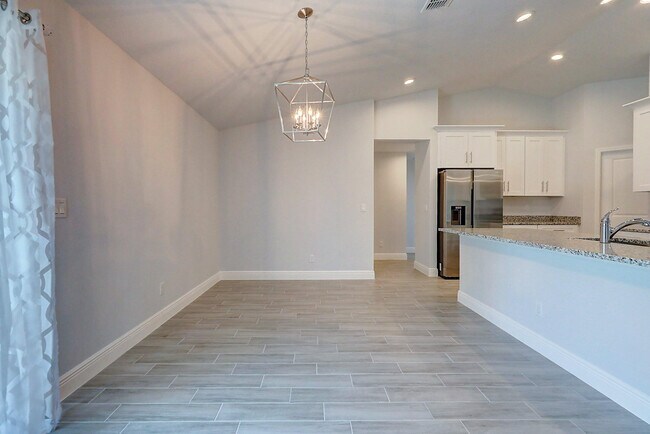 Building Photo - 2352 SW Plum Ct