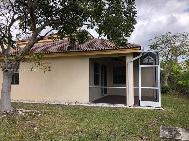 Building Photo - 693 Live Oak Ln
