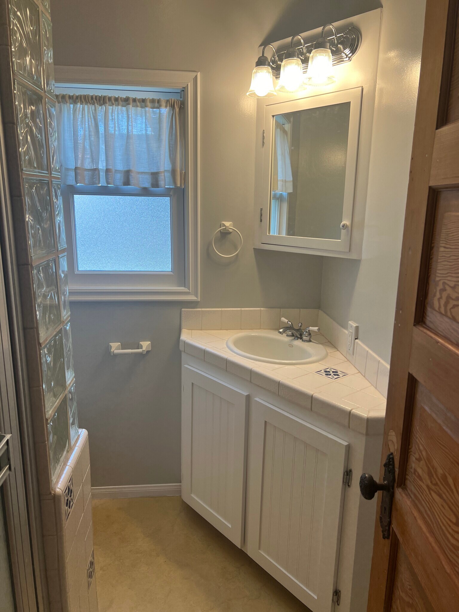 Building Photo - 4190 Lincoln Ave