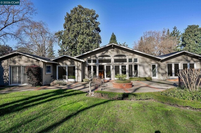 Building Photo - 161 La Serena Ave