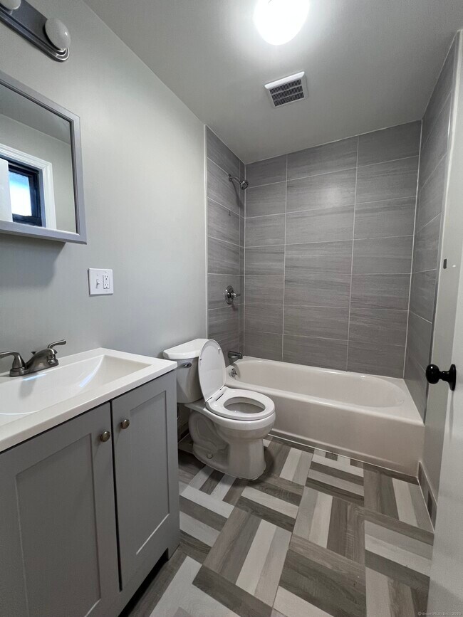 Building Photo - 49 Hill St