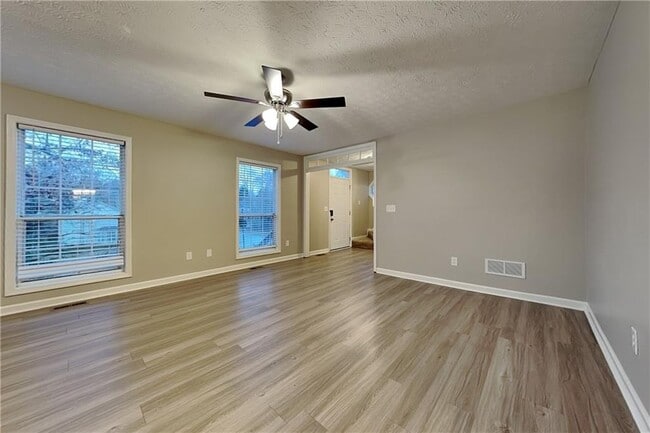 Building Photo - 1664 Summit Pl Way