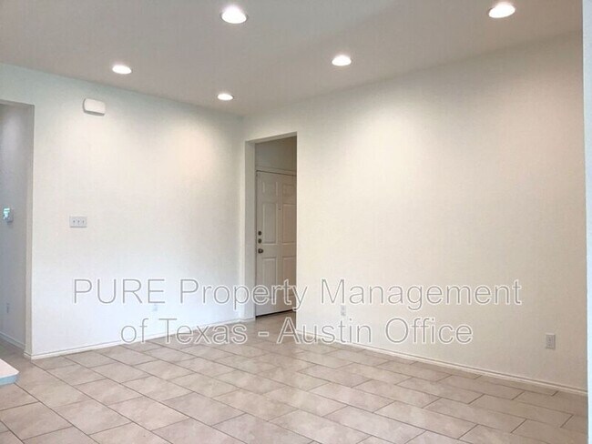 Building Photo - 2305 Twisted Willow Ln