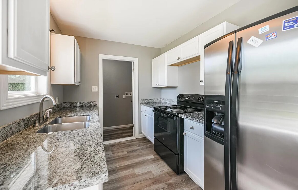 Building Photo - 5746 Lakefield Dr