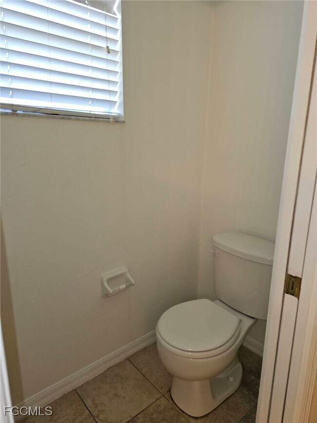 Building Photo - 1900 NW 33rd Ave