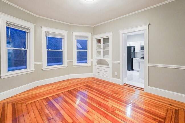 Building Photo - 381 Adams St