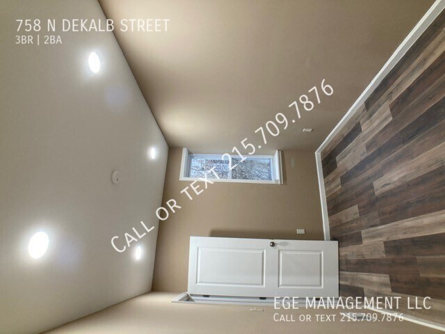 Building Photo - 758 N Dekalb St