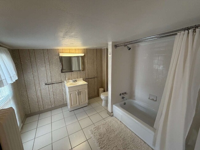 Building Photo - * Generously Sized 3-bedroom, 1.5 Bath in LeRoy Available Now! *