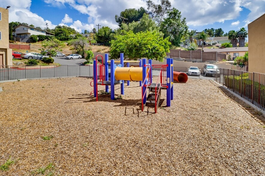 Building Photo - 3860 Helix St