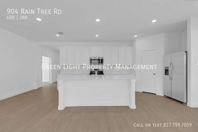 Building Photo - 904 Raintree Rd