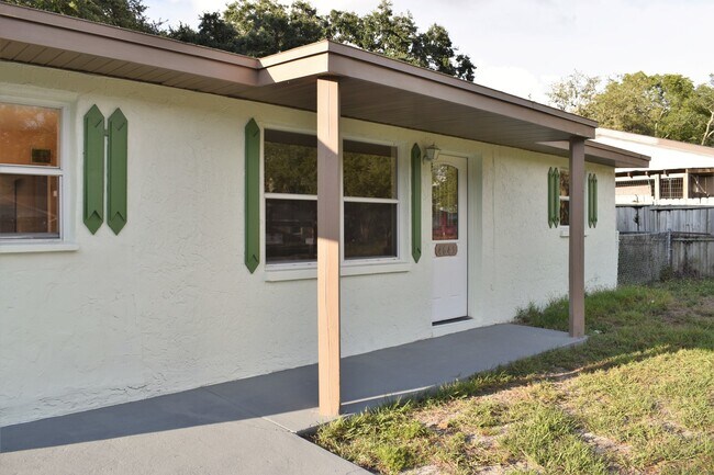 Building Photo - Reduced price! Great Neighborhood!