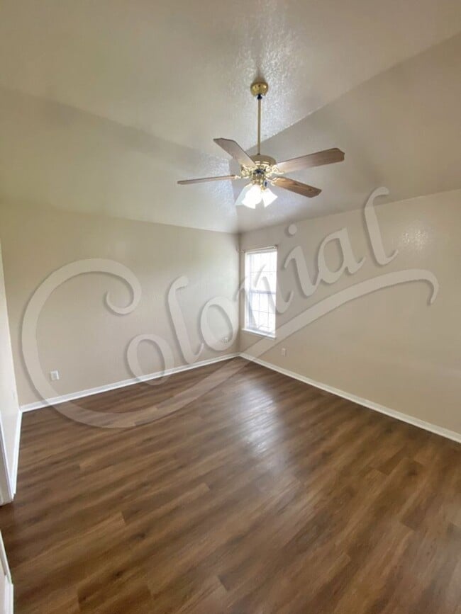 Building Photo - AVAILABLE ! *MORE PHOTOS COMING SOON*